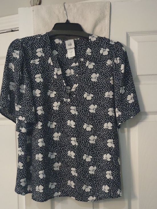 CAbi Tops - cabi Navy and White Floral V-Neck Short Sleeve Blouse